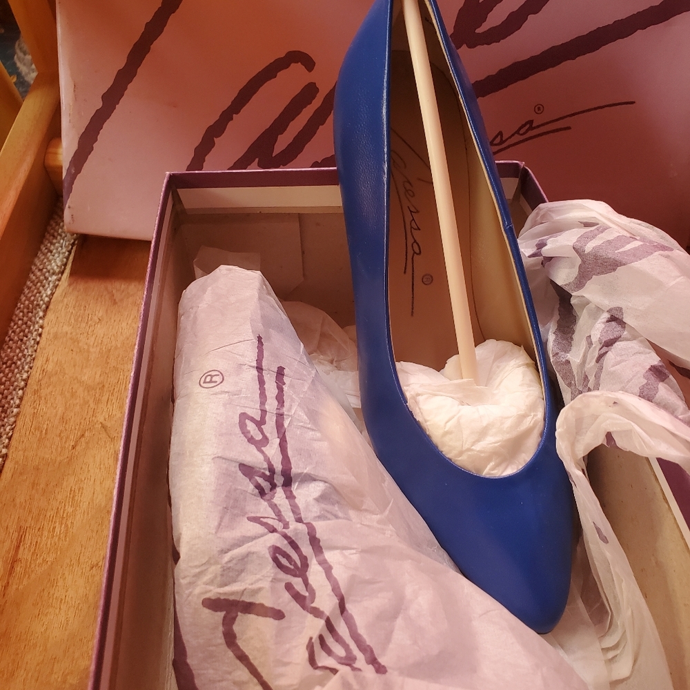 Caressa Pumps